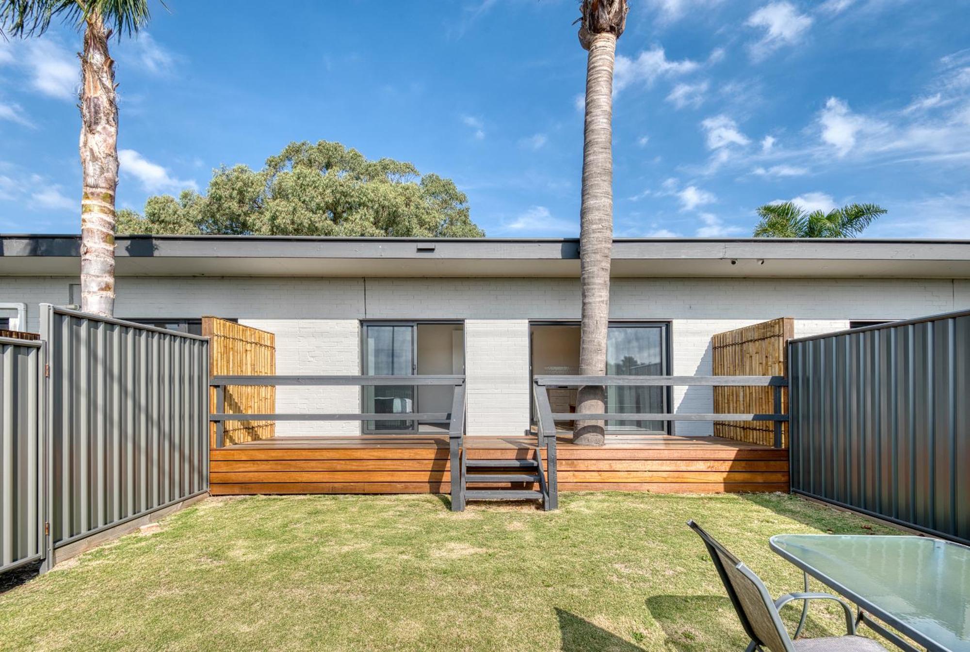 Inverloch Motel Bagian luar foto